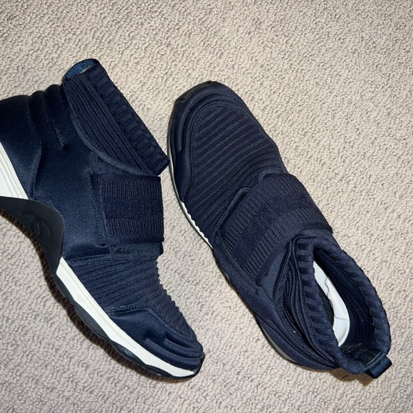 Chanel - Navy - 39.5F - Picture 3 of 3